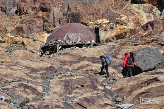 Caminhando até a baseda nossa agência na região do glaciar Viedma, no Parque Nacional Los Glaciares, região de El Chaltén, no sul da Argentina